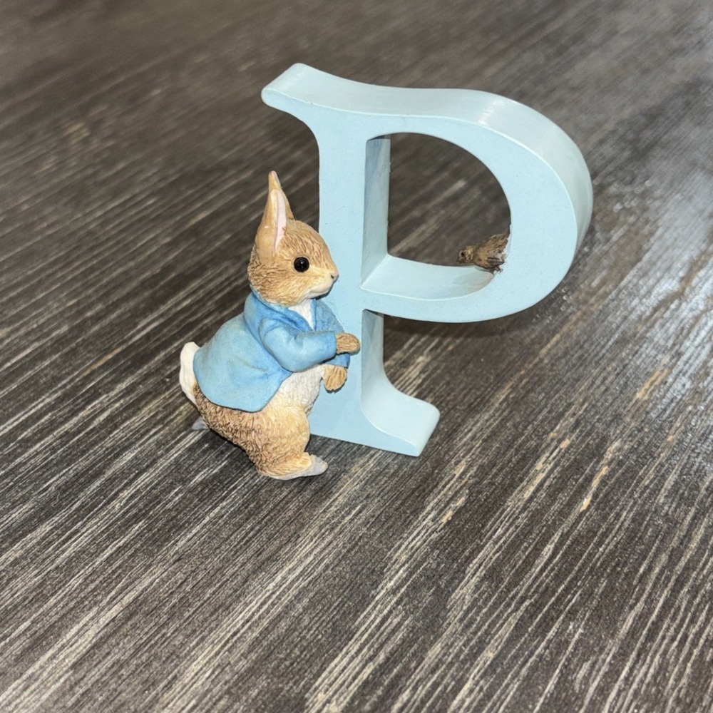 Peter Rabbit Alphabet Figurine Enesco 2005 Letter P Running Petter Rabbit A5008